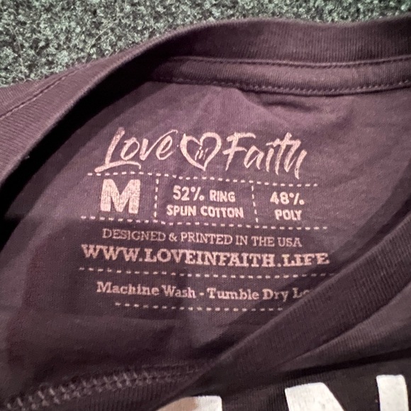 Love in faith T-shirt - Picture 2 of 2
